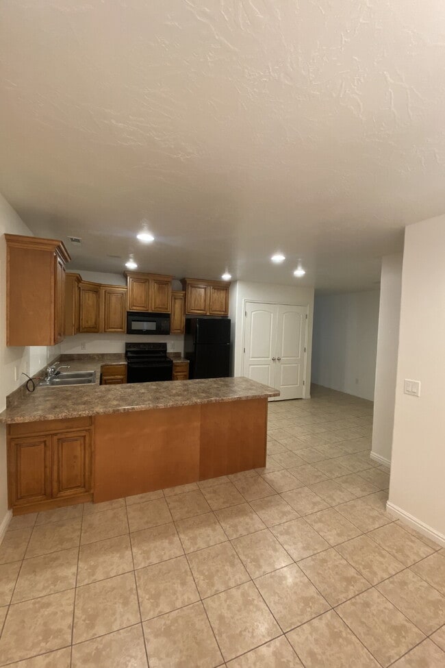 Photo - "Charming 2-Bed/2-Bath Townhouse in Prime Saint George Location with 1300 Sq Ft of Comfortable Li... Unit 3