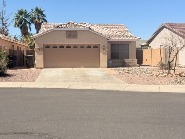 Building Photo - Pool Home Backing to Greenbelt | 3 Bed + Bonus Room | Open Layout