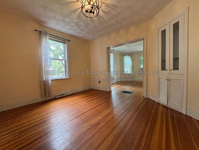 Photo - 62 1/2 Essex Street