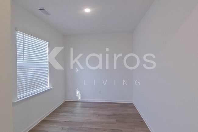 Photo - 208 Birch Ave