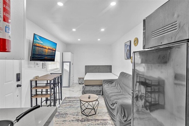 Photo - 4328 SW 49th Ct Unidad Efficency