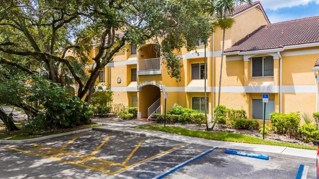 Building Photo - 2350 NW 33rd St Unit 803 Rental