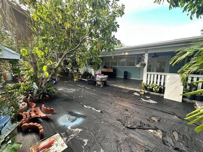 Photo - 104 NE 16th Ave