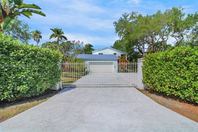 Photo - 6900 SW 104th St