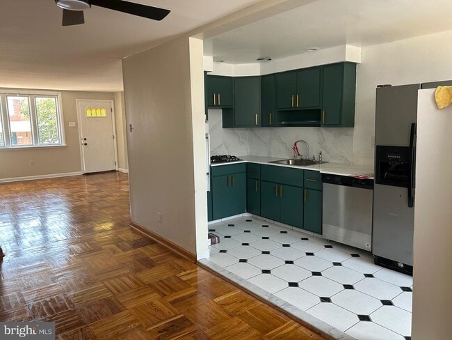 Photo - 1538 Curtin St