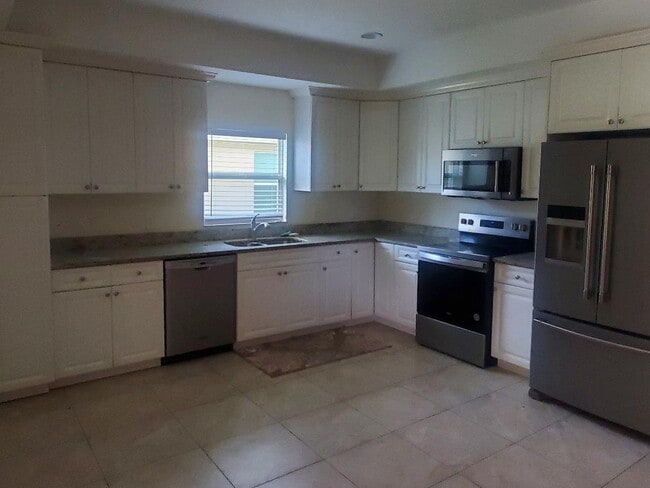 Building Photo - 27700 S Roslin Pl Unit Roslin 4 Rental