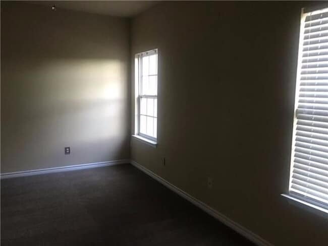 Photo - Great Townhome in Prime Locaton
