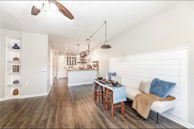 Photo - 1074 Hickory Glen Rd