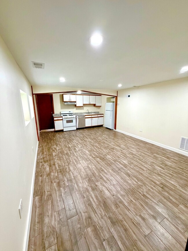 Photo - 175 E Van Buren St Unit 3