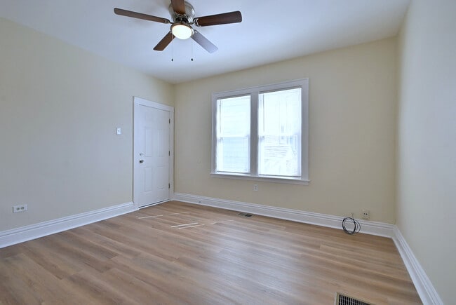 Photo - 8602 S Muskegon Ave Unidad 1R