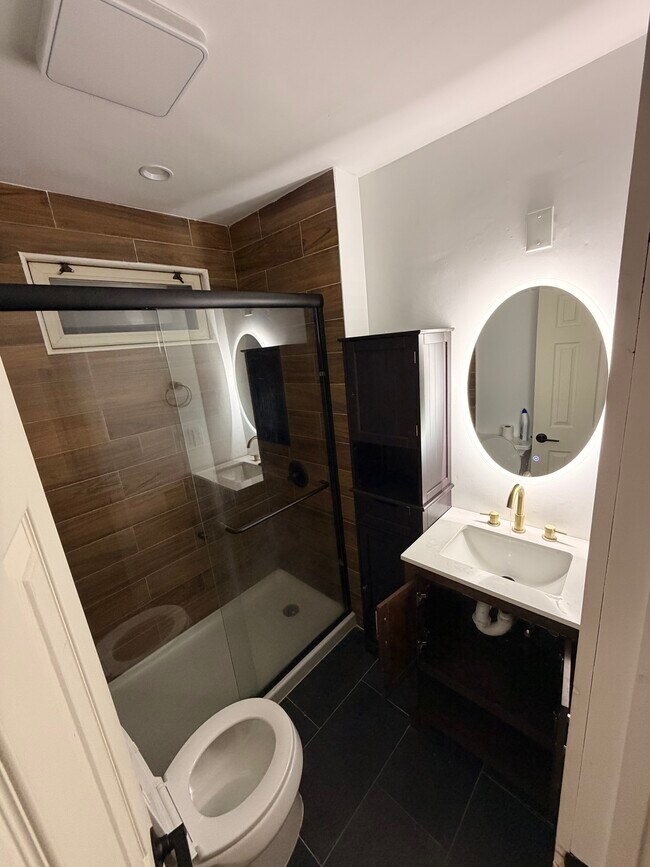 Baño - 202 Main St Unidad 2F