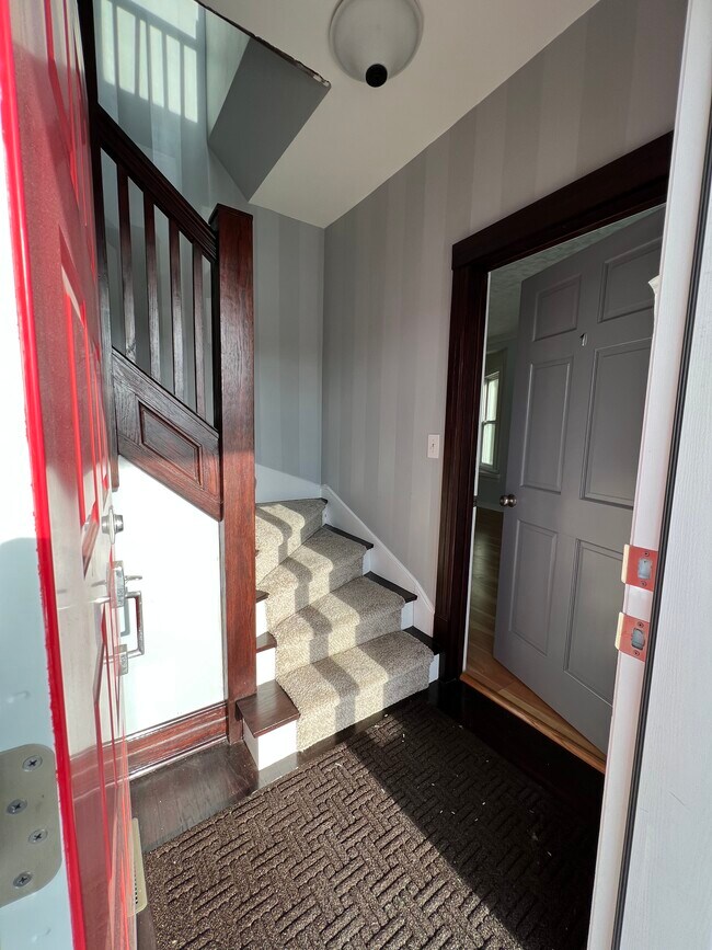 entry - 5151 N Western Ave Apartments Unit 1