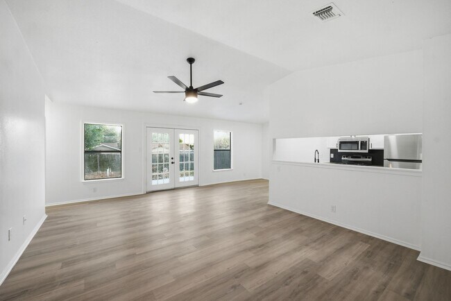 Photo - Spacious Updated 4-Bedroom Home in Quiet N...