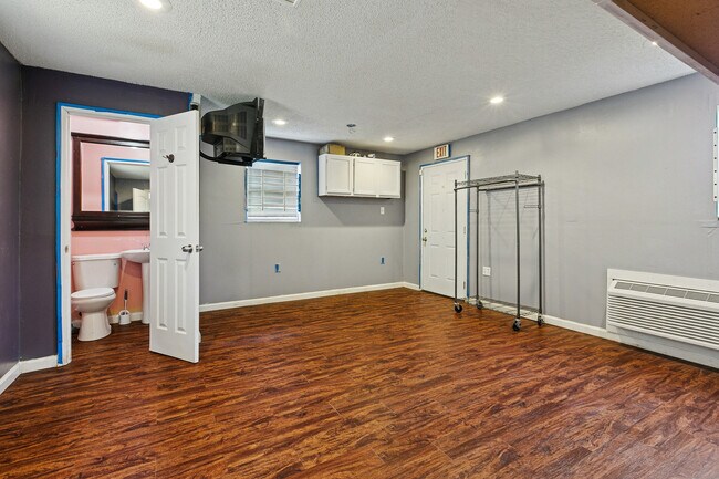 Photo - 2920 Philip St