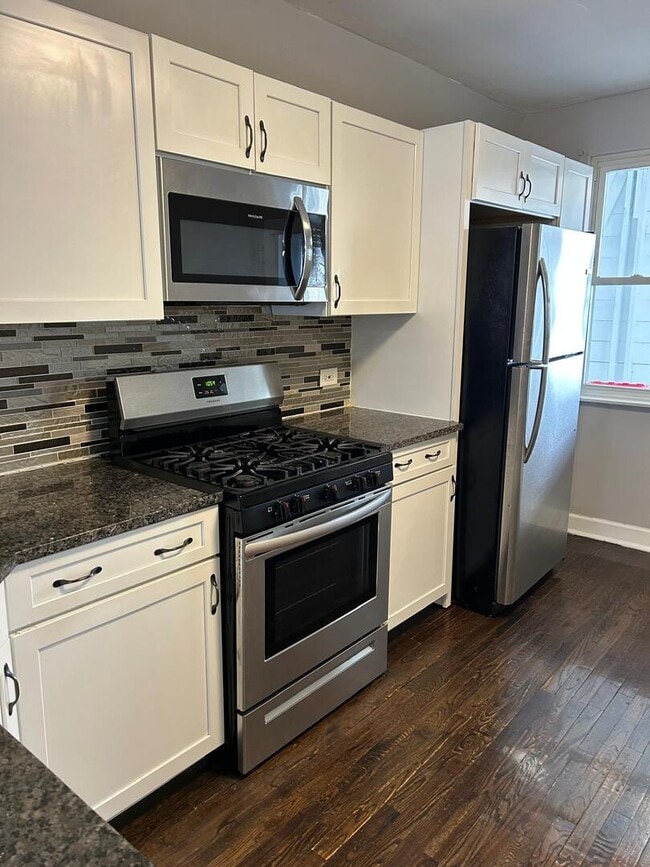 Photo - 4819 W George St