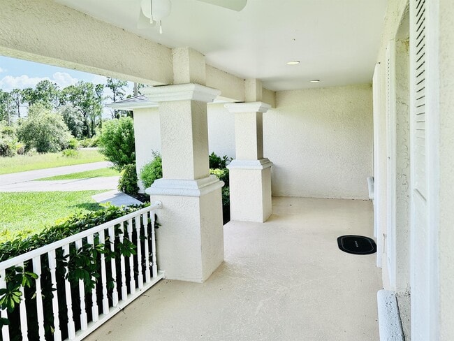 Photo - 1067 Butler St E