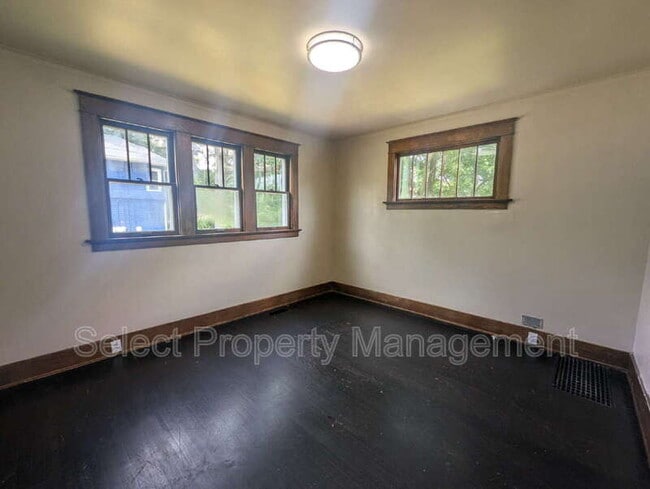 Photo - 1148 W Packard Ave