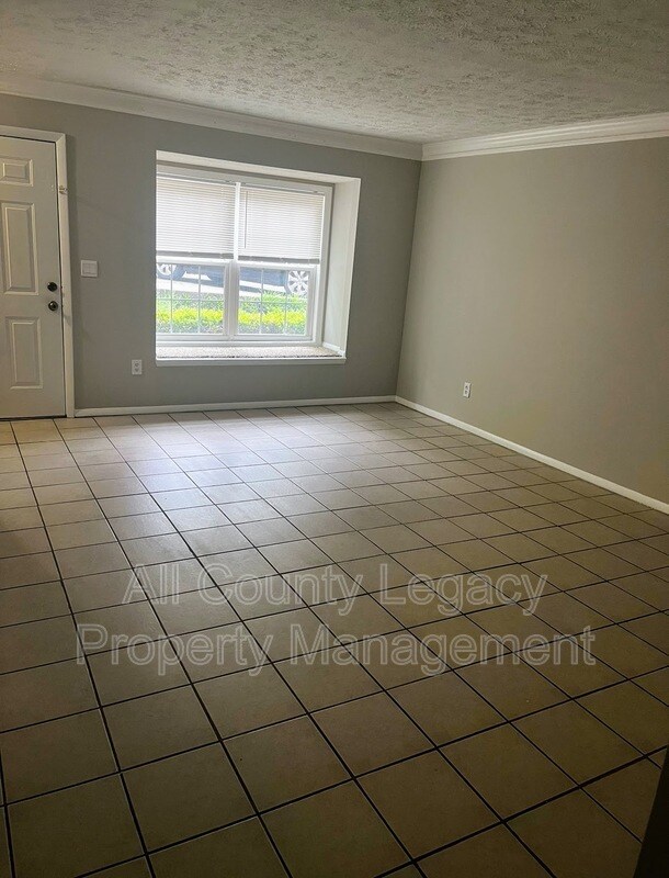 Photo - 2942 Spruce Cir