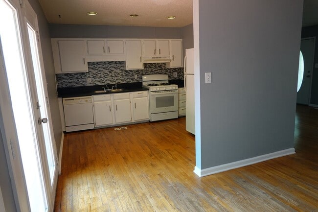 Photo - 451 Camden Cir