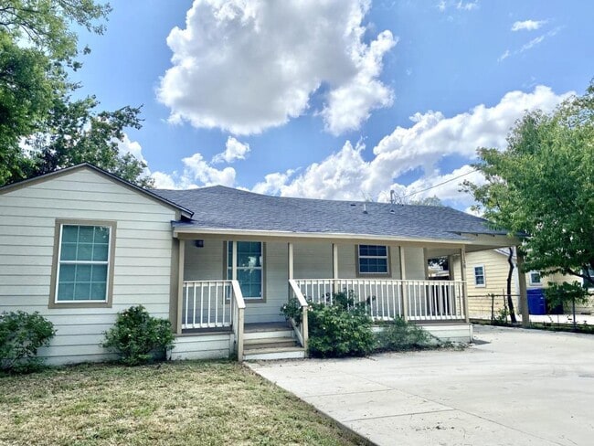 Building Photo - 1138 Santa Anna St Rental