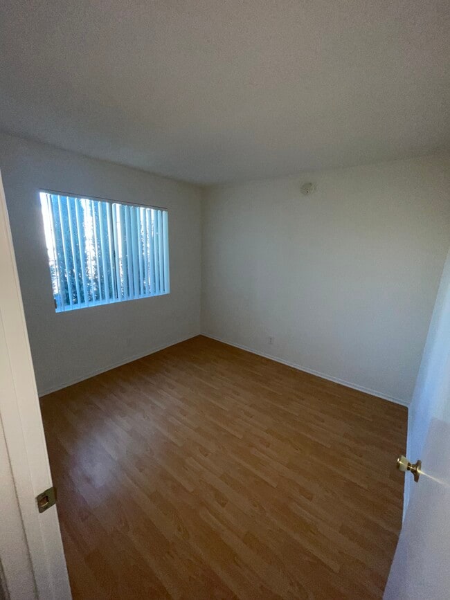 11707 Otsego St Unit E