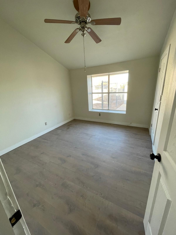 Photo - 5937 Sinclair St