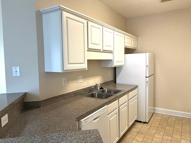 Photo - AVAILABLE NOW! 3 BED/2 BATH CONDO IN FOUNT...