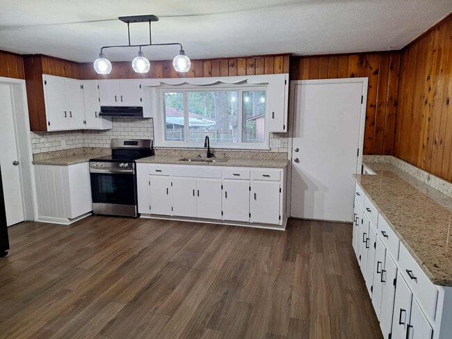 Photo - 203 Naomi Dr