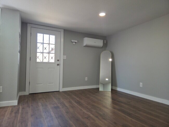 Photo - 1120 Rigsby Ave Unidad 2