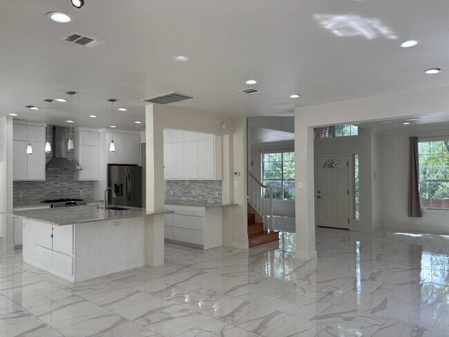 Photo - 7730 Lakewood Dr