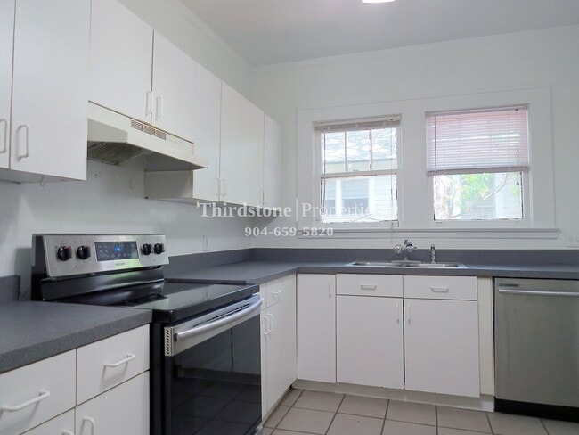 Photo - 2881 Selma St