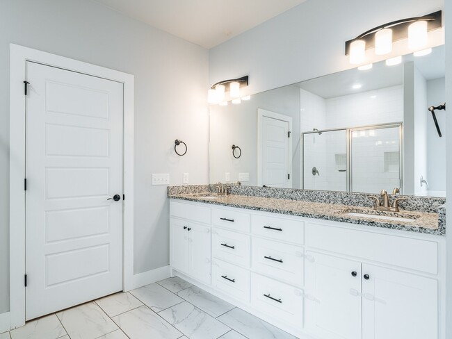 Building Photo - 3602 SW Brittany Rd