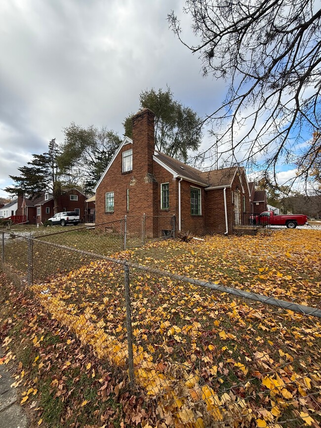 Building Photo - 3101 Iroquois Ave