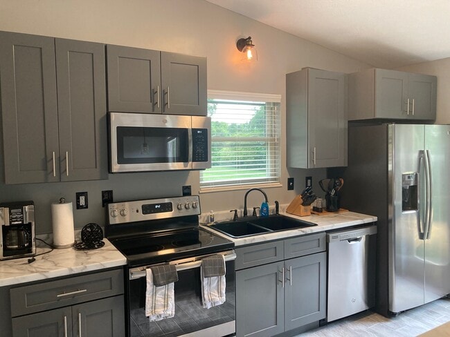 Photo - 490 Beechwood Cir