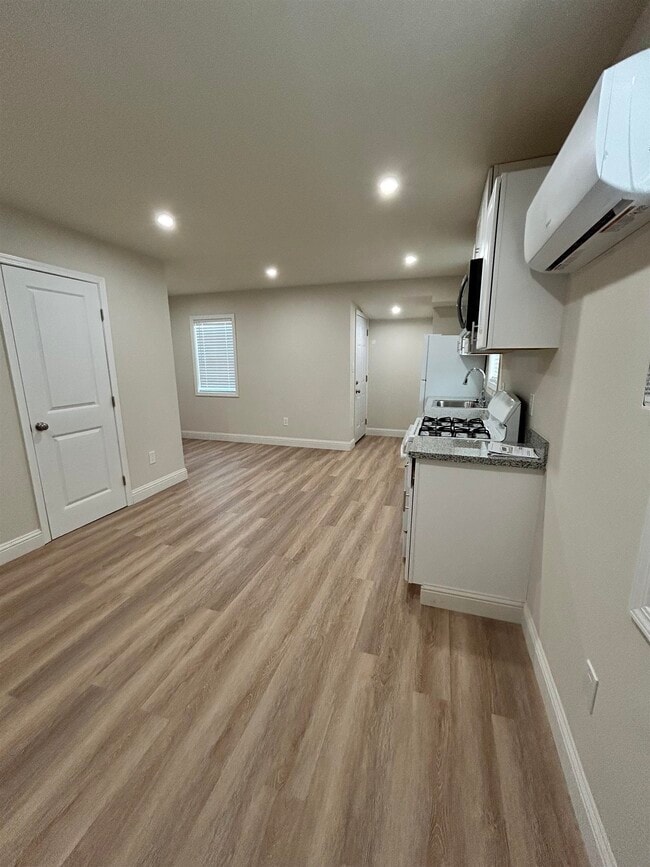 Photo - 1705 Sutter St Unidad A