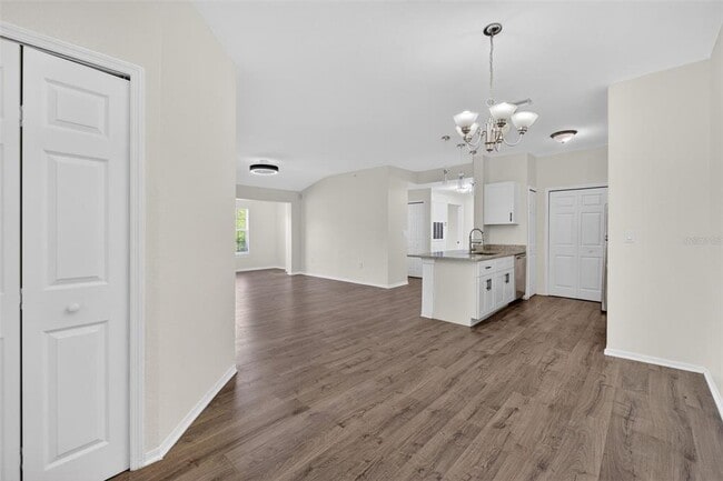 Photo - 5467 Vineland Rd Unit 6308