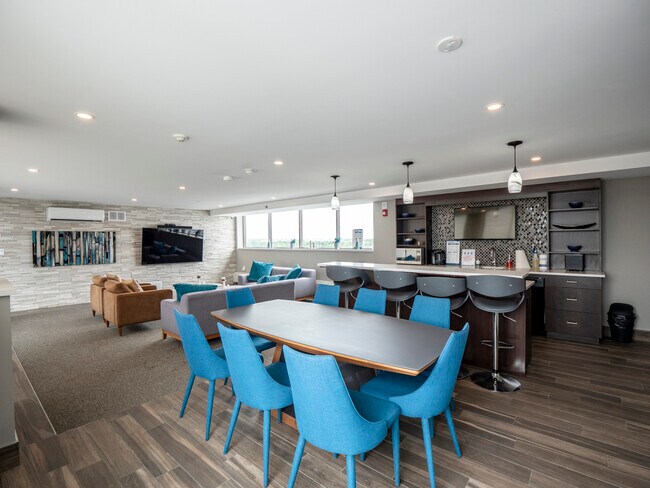5220 Lakeshore