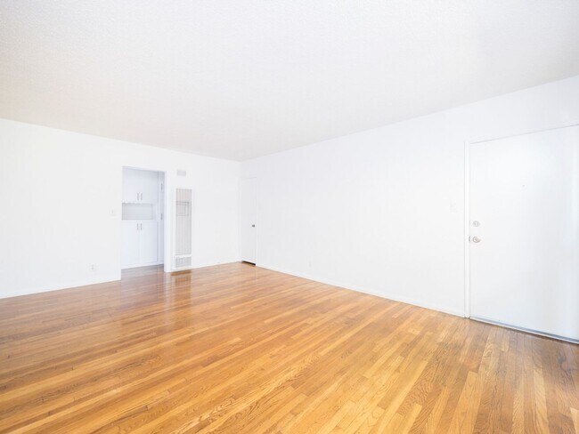 Photo - 7245-7251 Willoughby Ave