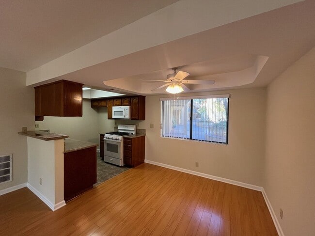 Photo - 430 S Niagara St Unit 111