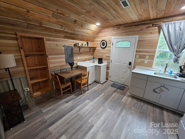 Photo - 820 Clearview Rd