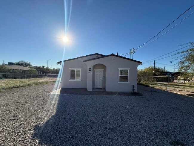 Photo - 803 N Van Alstine St