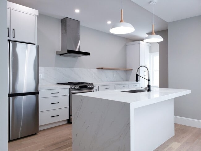 Building Photo - 97 Trenton St Unit 1