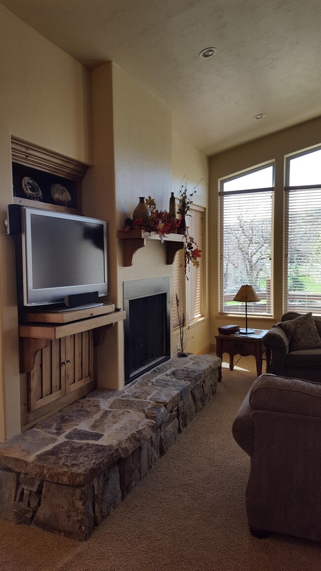 Photo - 1123 Sunburst Ln