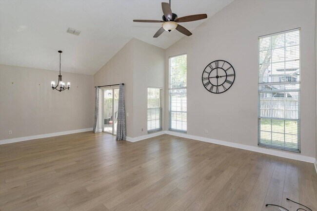 Photo - 836 Garden Glen Loop