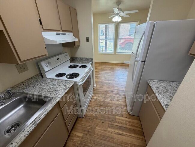Photo - 140 S Cribbon Ave