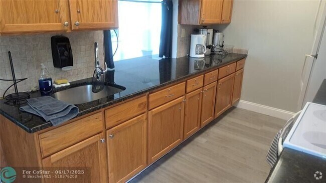 Building Photo - 925 S K St Rental