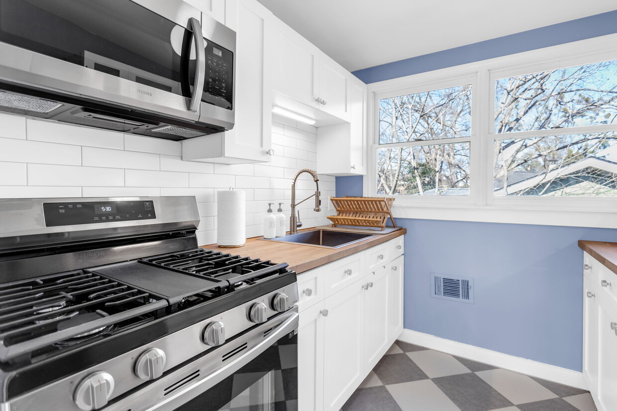 kitchen - 1050 Tilden St NW (Atlanta, GA)