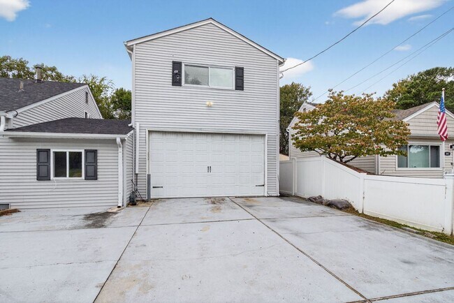 Photo - 837 Romney Ln