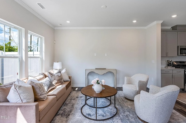 Photo - 269 Paramount Dr