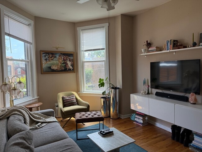 Photo - 2312 W Dickens Ave Unit 2R